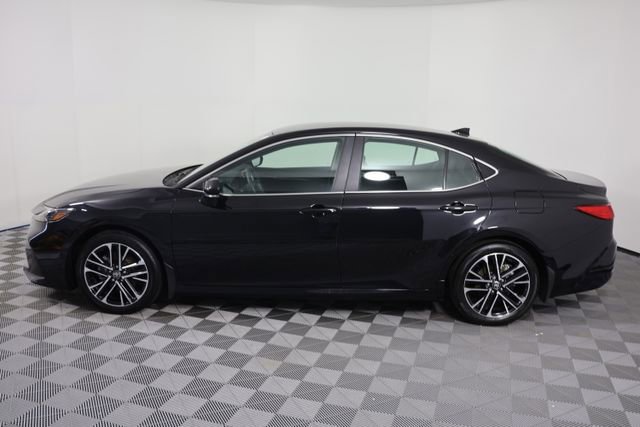 Used 2026 Toyota Camry XLE FWD image 5