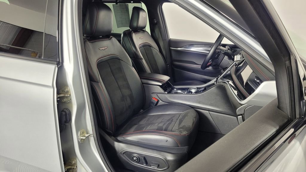 Used 2022 Jeep Grand Cherokee Trailhawk w/ Luxury Tech Group III image 38