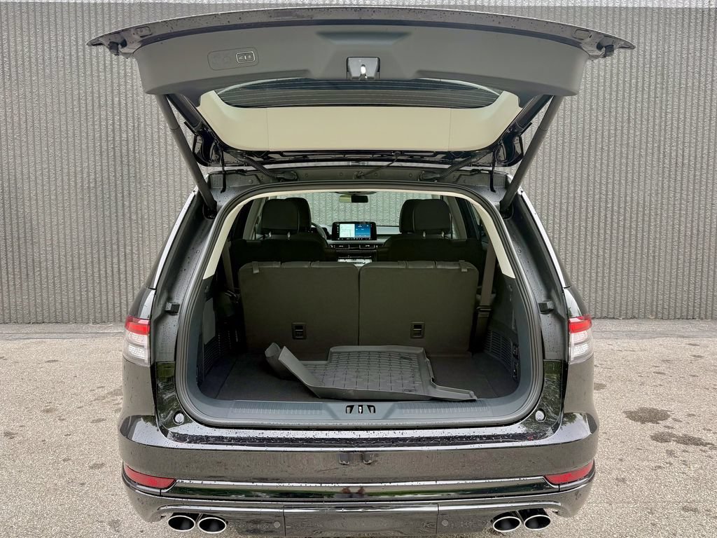 New 2026 Lincoln Aviator AWD image 17