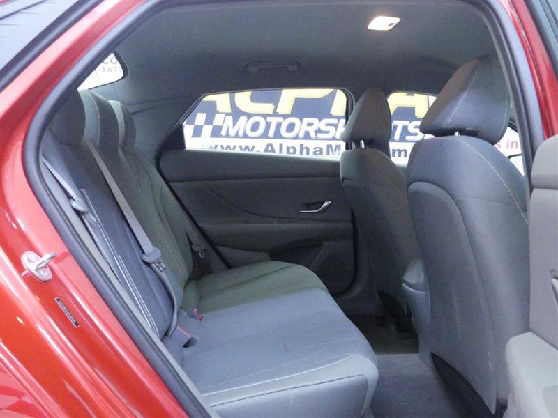 Used 2023 Hyundai Elantra SEL image 19