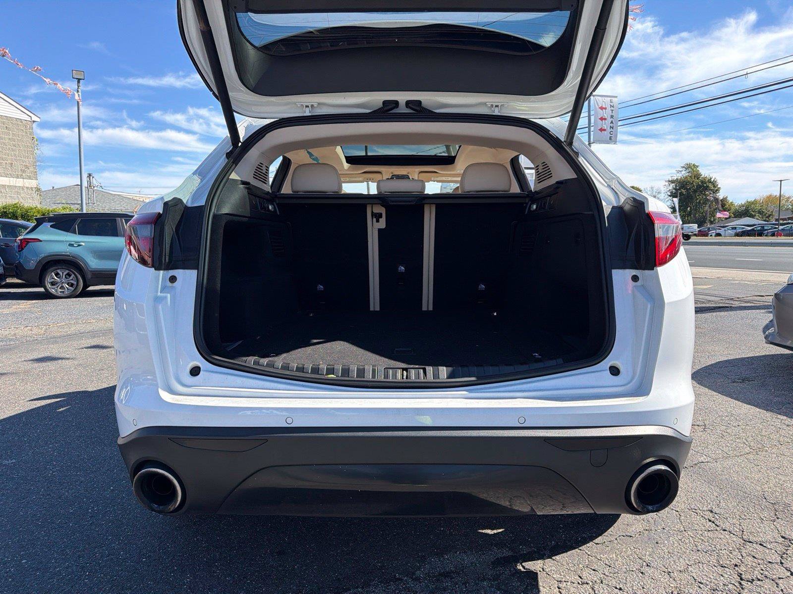 Used 2019 Alfa Romeo Stelvio Ti Lusso w/ Quick Order Package 22X Lusso AWD/4WD image 11