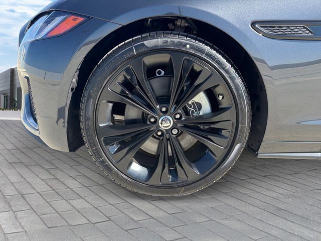 New 2024 Jaguar XF R-Dynamic SE AWD/4WD image 9