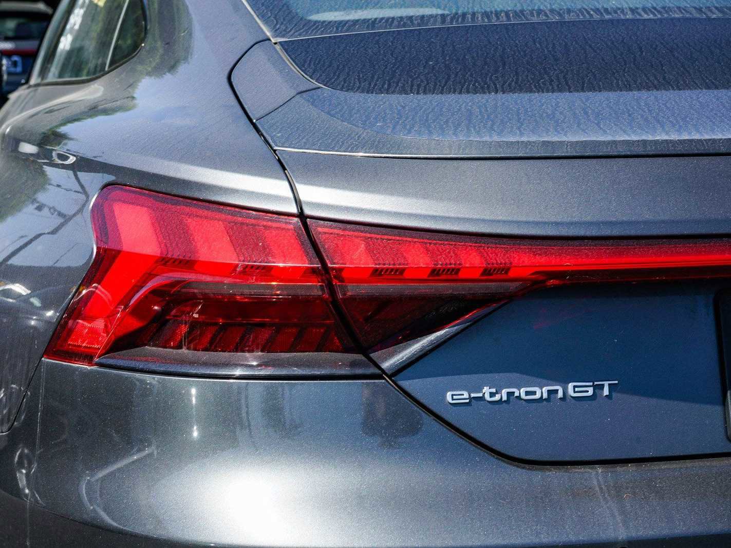 Used 2022 Audi e-tron GT Premium Plus image 9