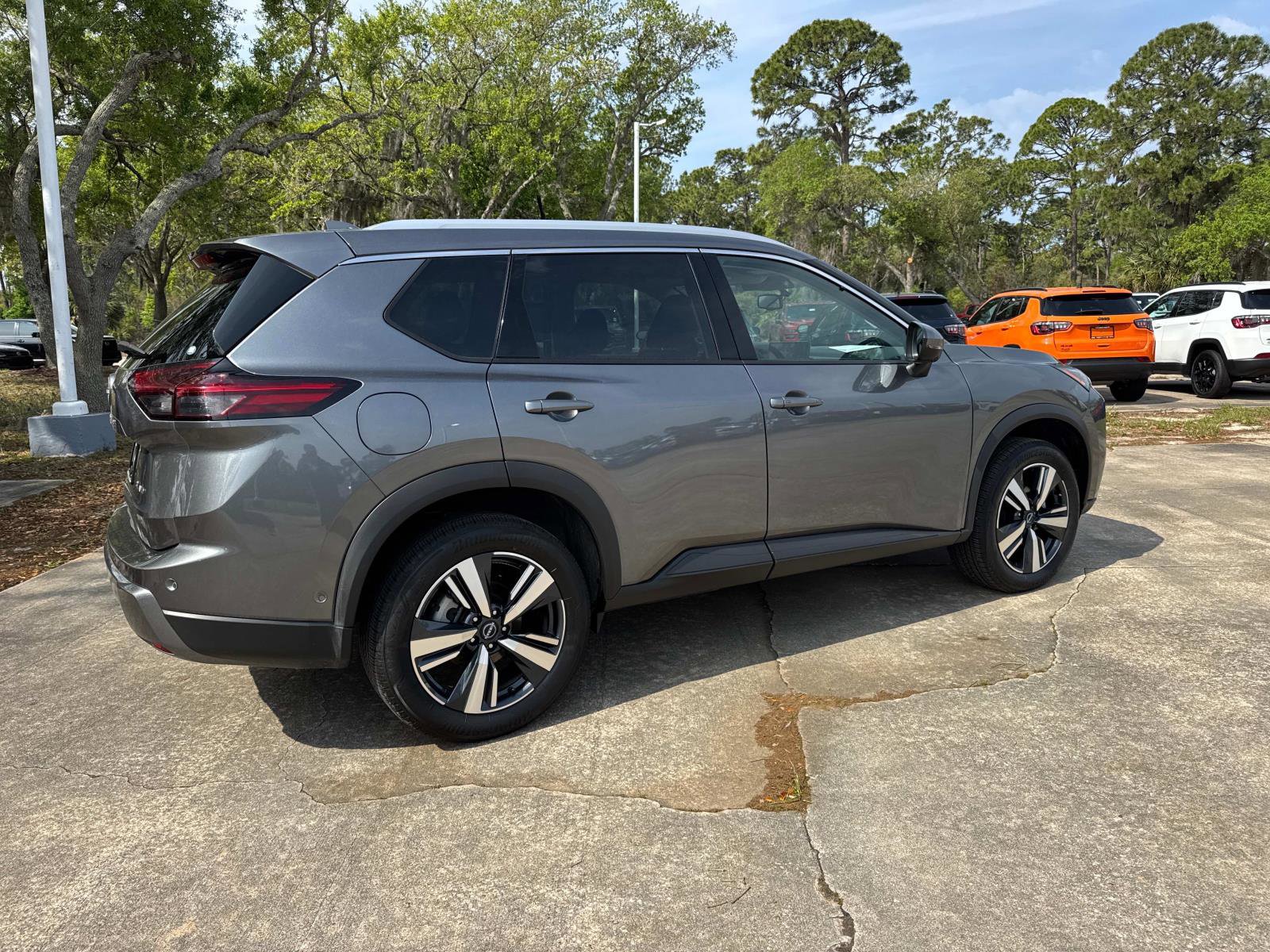 Used 2026 Nissan Rogue SL image 3