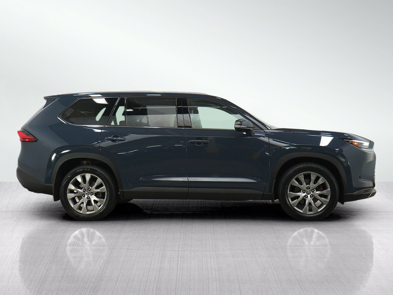 Used 2024 Toyota Grand Highlander AWD image 8