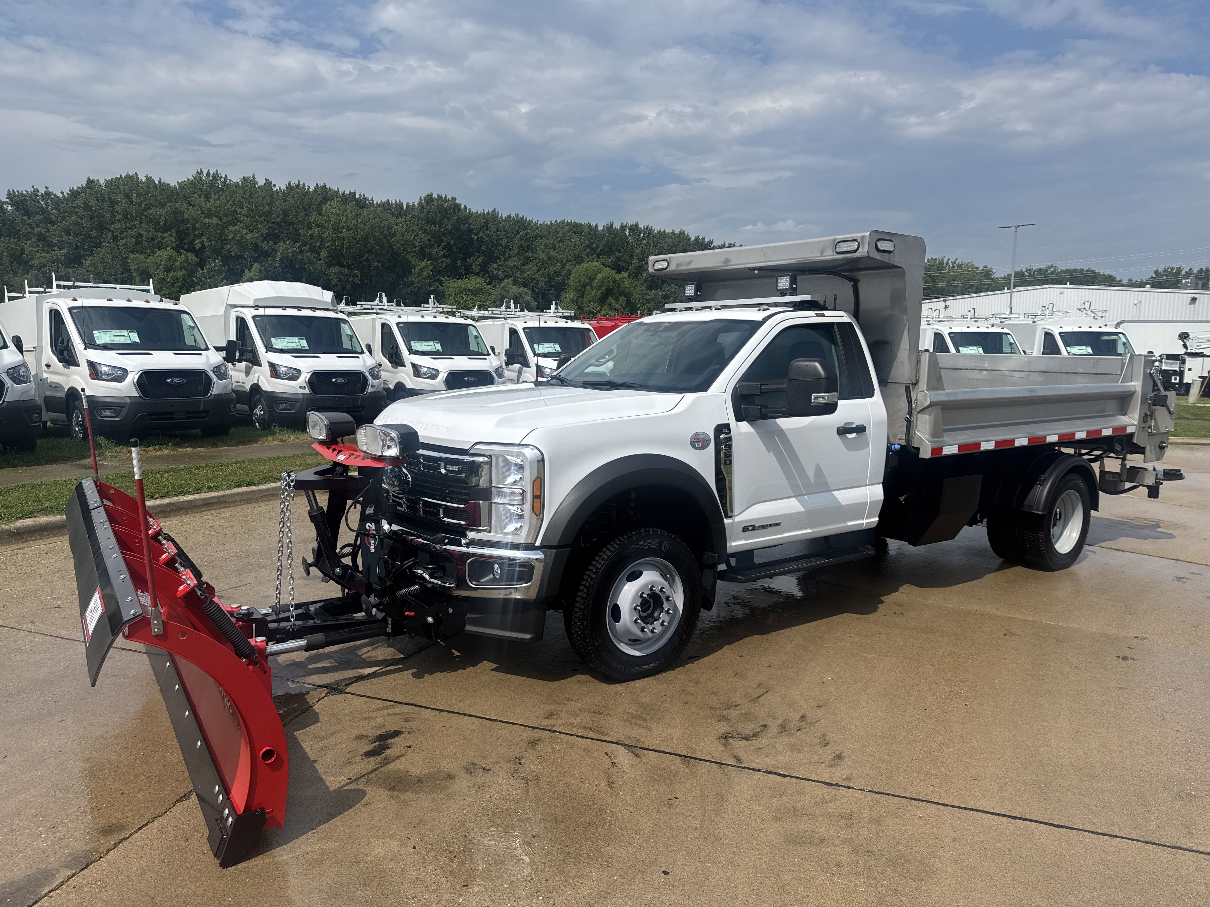 New 2025 Ford F550 4x4 Regular Cab Super Duty image 3