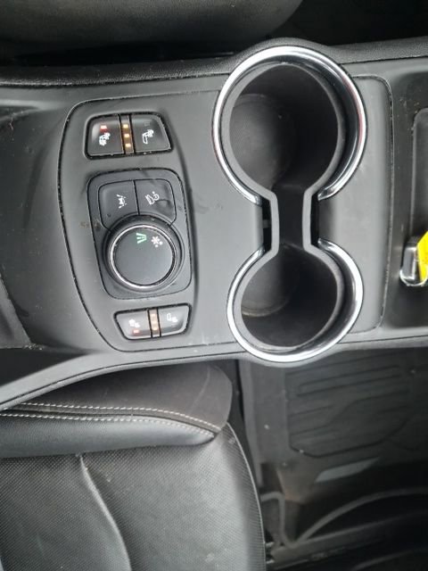 Used 2023 GMC Terrain SLT image 18