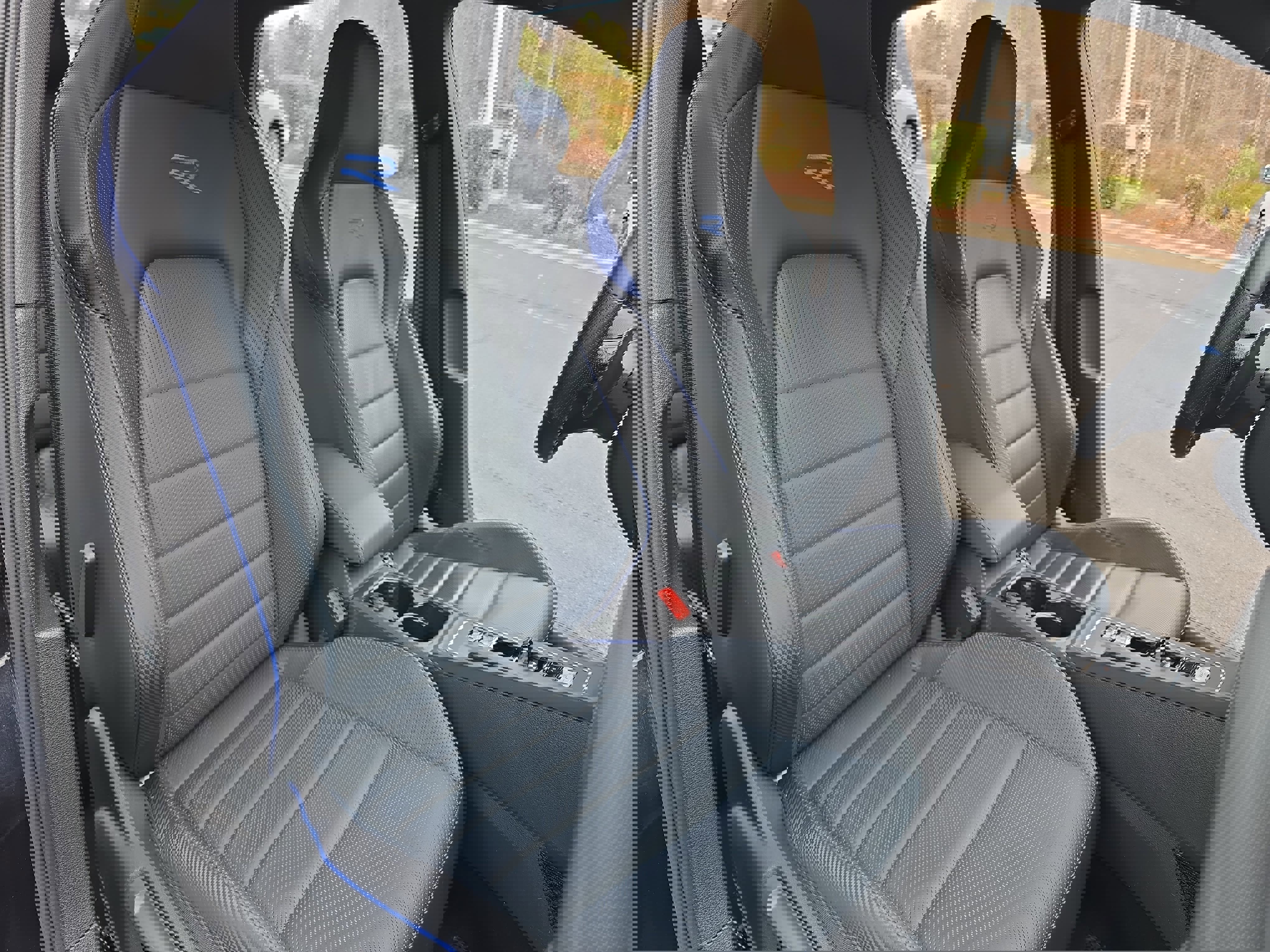 Certified 2022 Volkswagen Golf R image 10