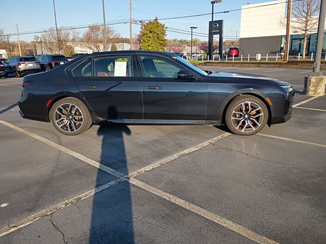 Used 2023 BMW 760i xDrive image 3