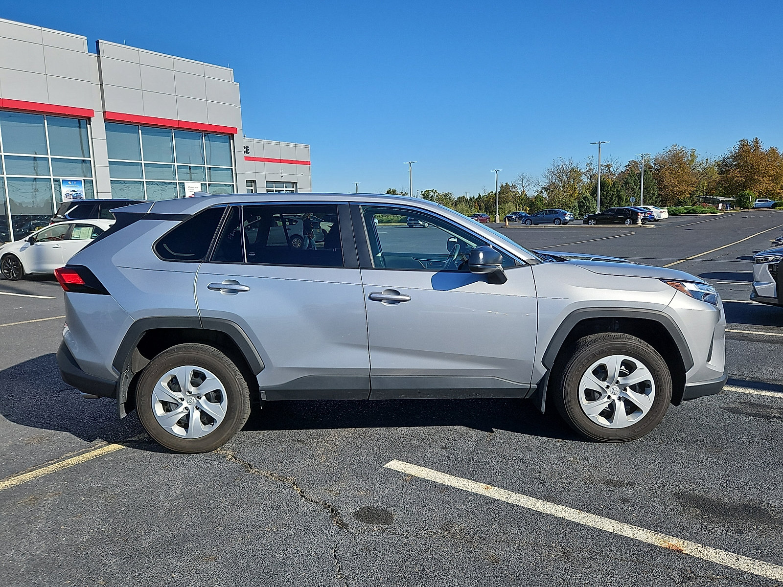 Used 2024 Toyota RAV4 LE AWD/4WD image 7