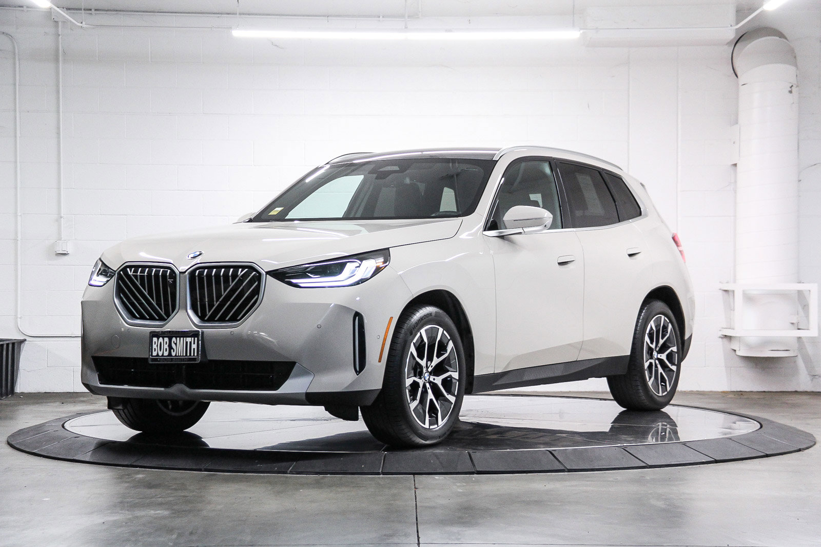 Used 2025 BMW X3 xDrive30i w/ Premium Package image 3