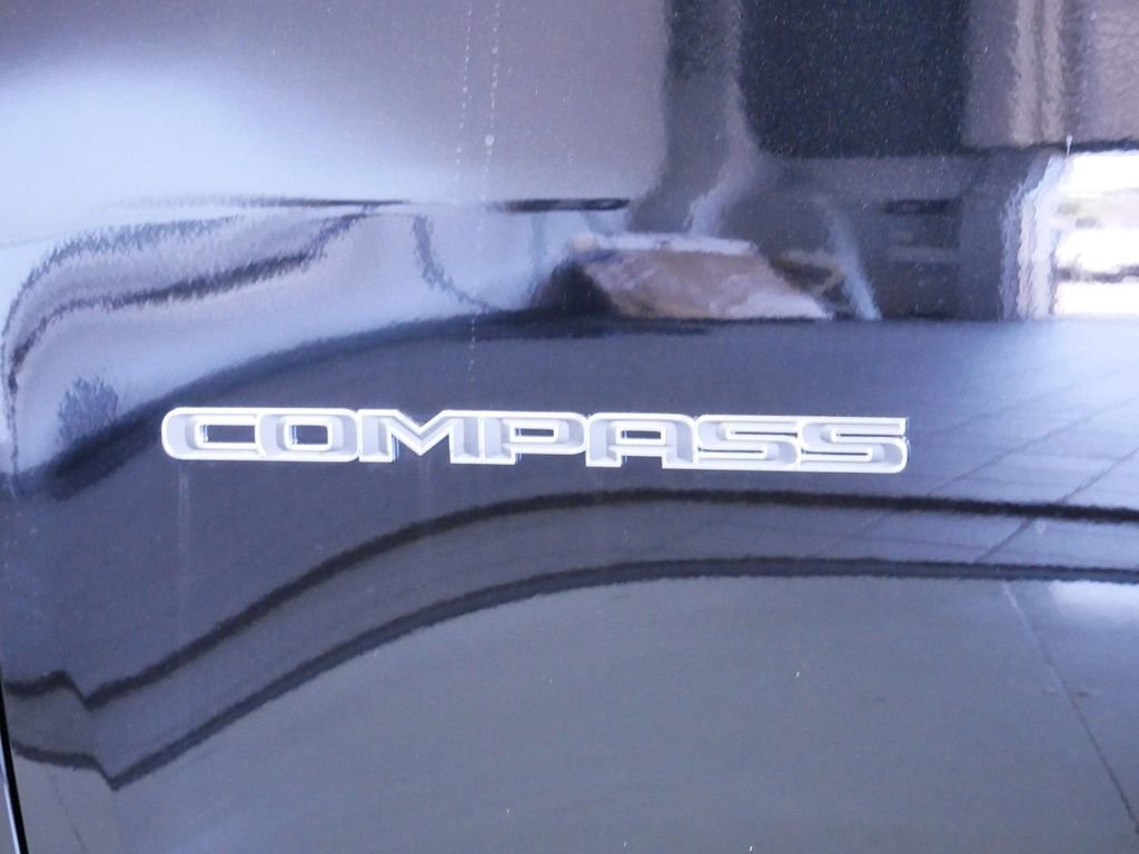 Used 2024 Jeep Compass Latitude image 15