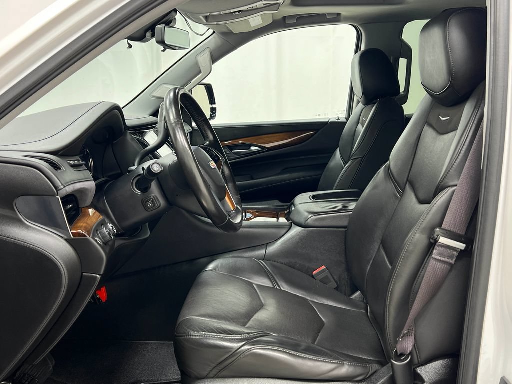 Used 2017 Cadillac Escalade Luxury AWD/4WD image 14