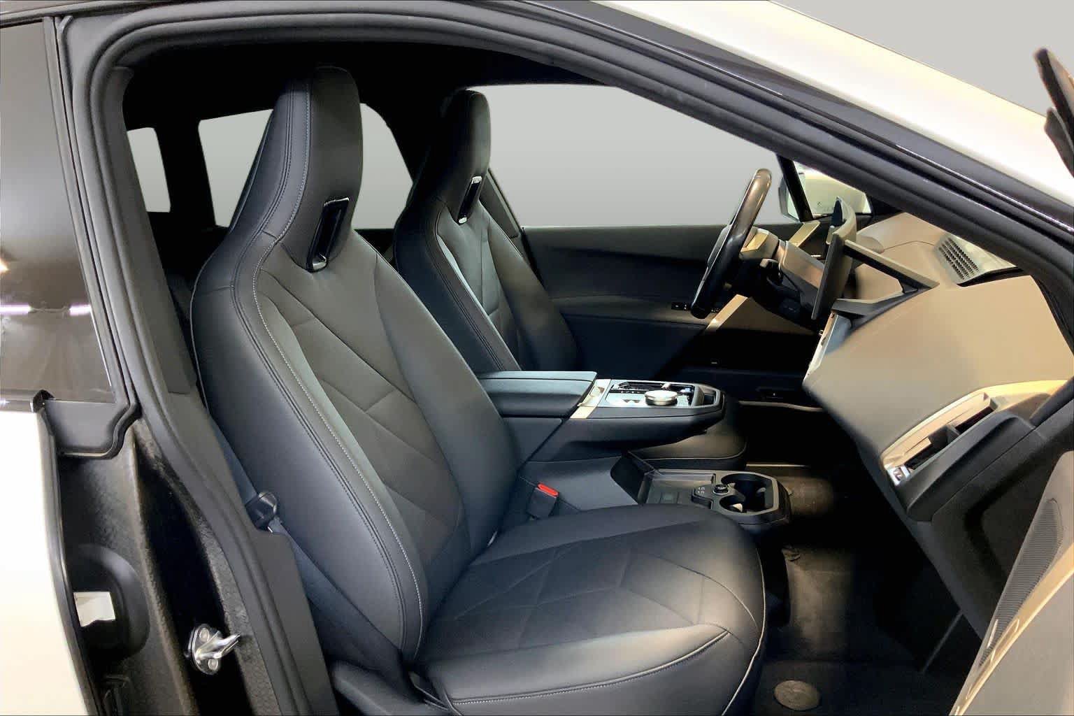 Used 2024 BMW iX xDrive50 w/ Sport Package AWD/4WD image 8
