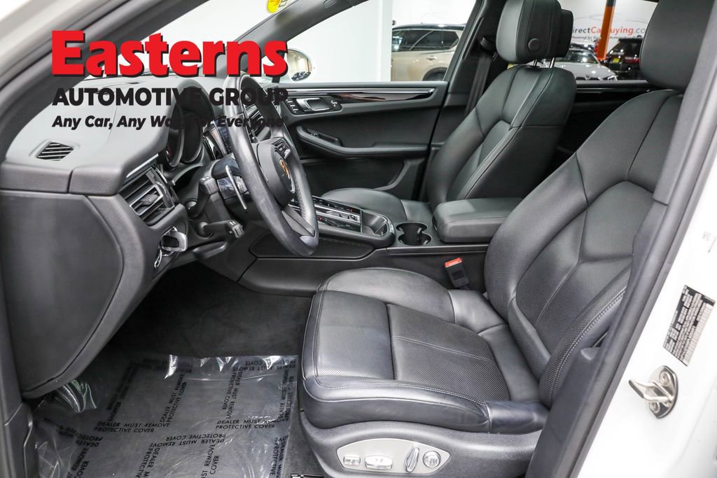 Used 2023 Porsche Macan T w/ Premium Package Plus image 7