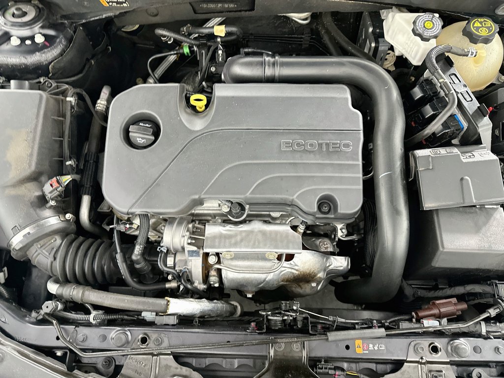 Used 2023 Chevrolet Malibu LT FWD image 32