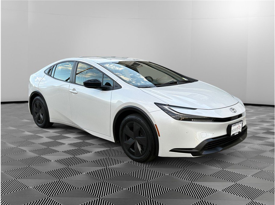 Used 2023 Toyota Prius LE image 7