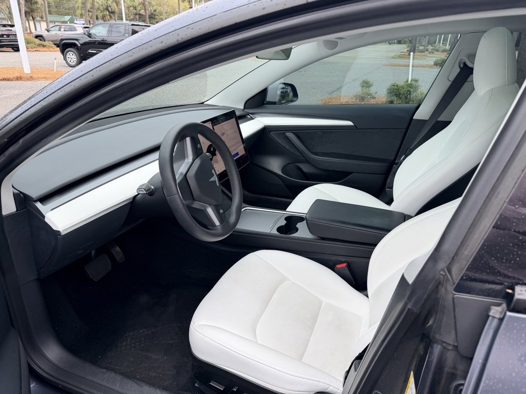 Used 2023 Tesla Model 3 Standard Range image 3