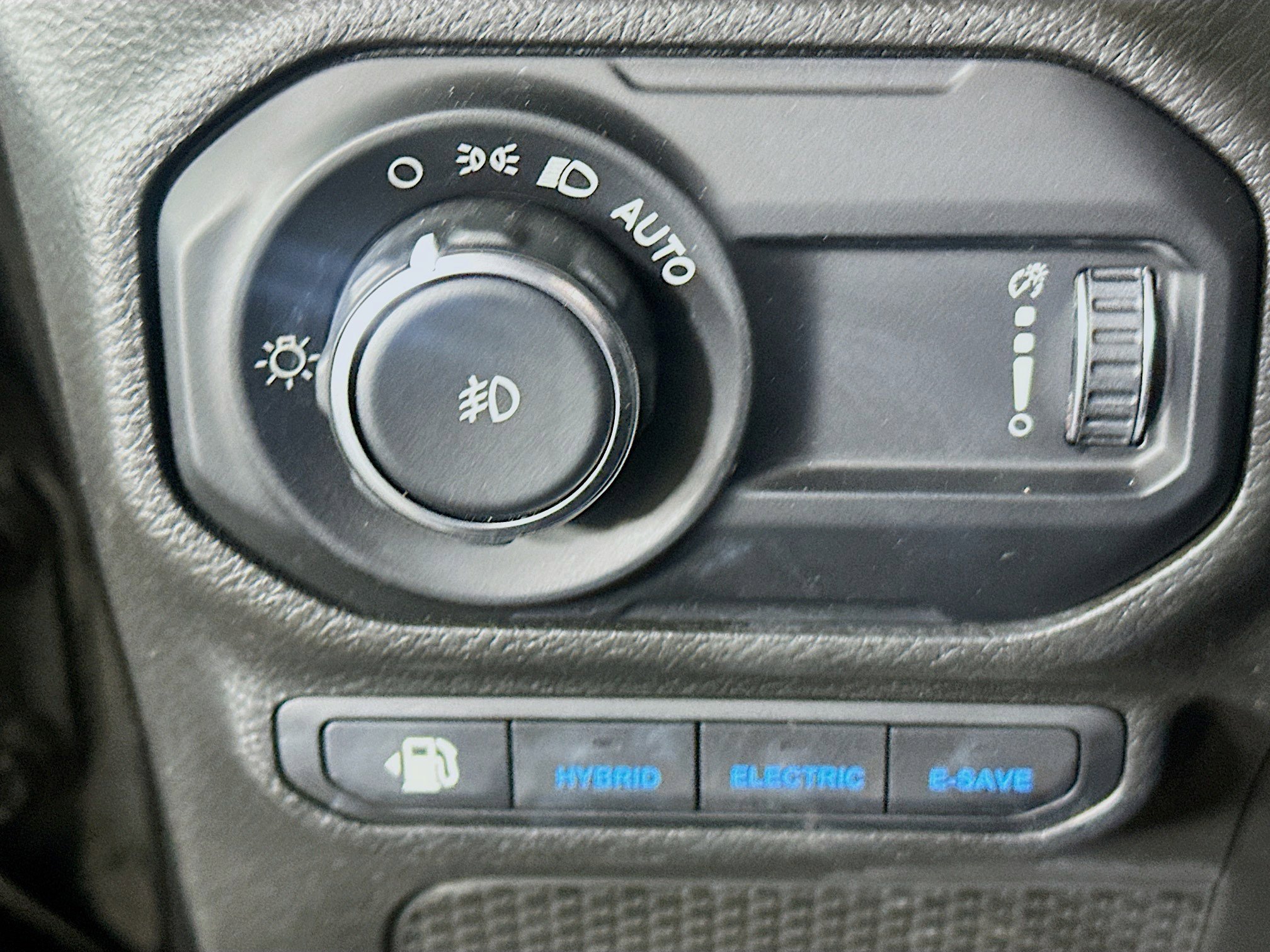 Used 2023 Jeep Wrangler Unlimited w/ Cold Weather Group AWD/4WD image 16