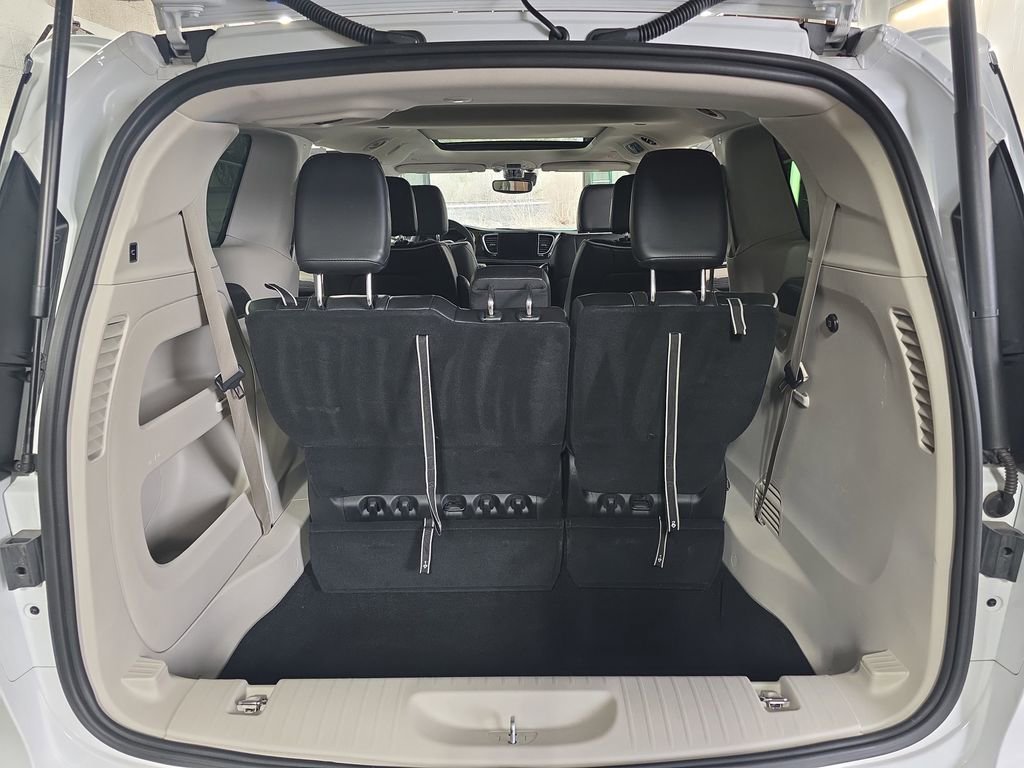 Used 2024 Chrysler Pacifica Limited image 13