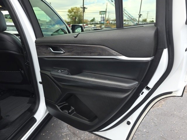 Used 2024 Jeep Grand Cherokee L Limited w/ Luxury Tech Group II image 51