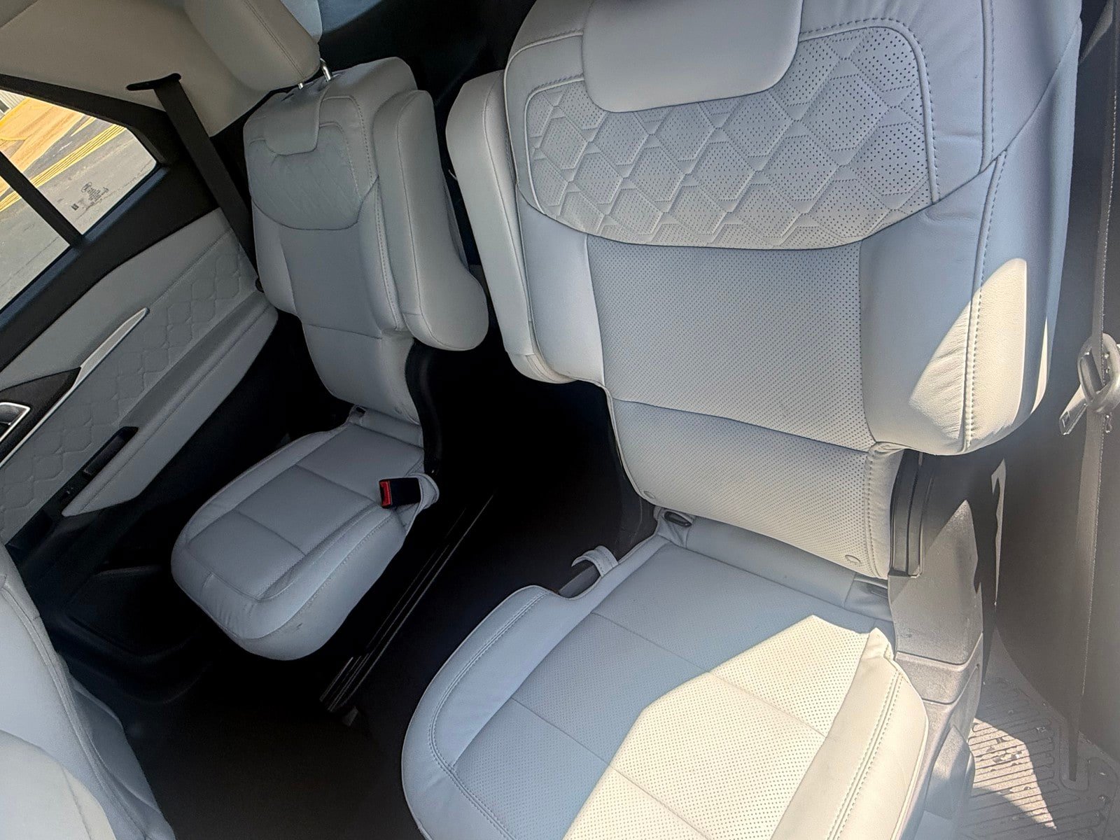 Used 2025 Ford Explorer Platinum w/ Ultimate Package RWD image 14