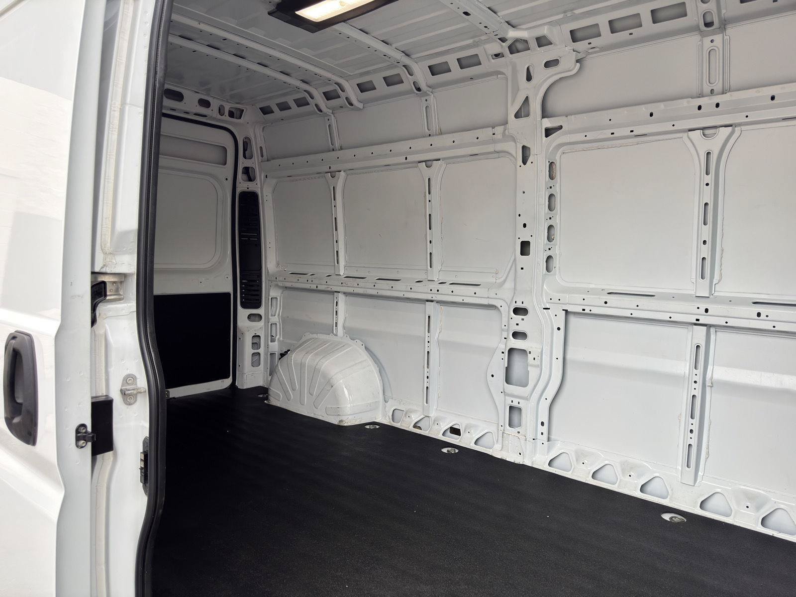 Used 2025 RAM ProMaster 2500 w/ Convenience Group FWD image 14