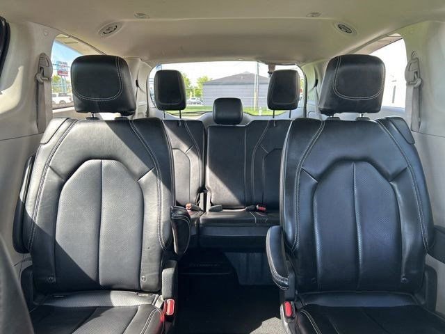 Used 2023 Chrysler Pacifica Touring-L FWD image 33