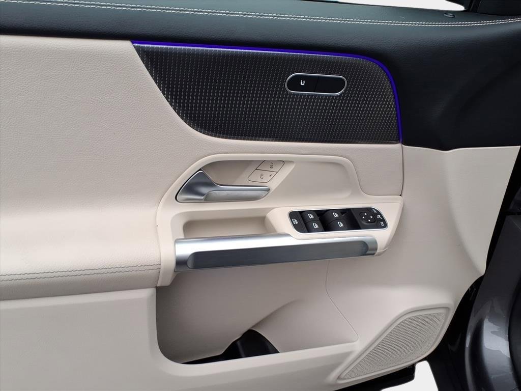 Used 2022 Mercedes-Benz GLB 250 image 7