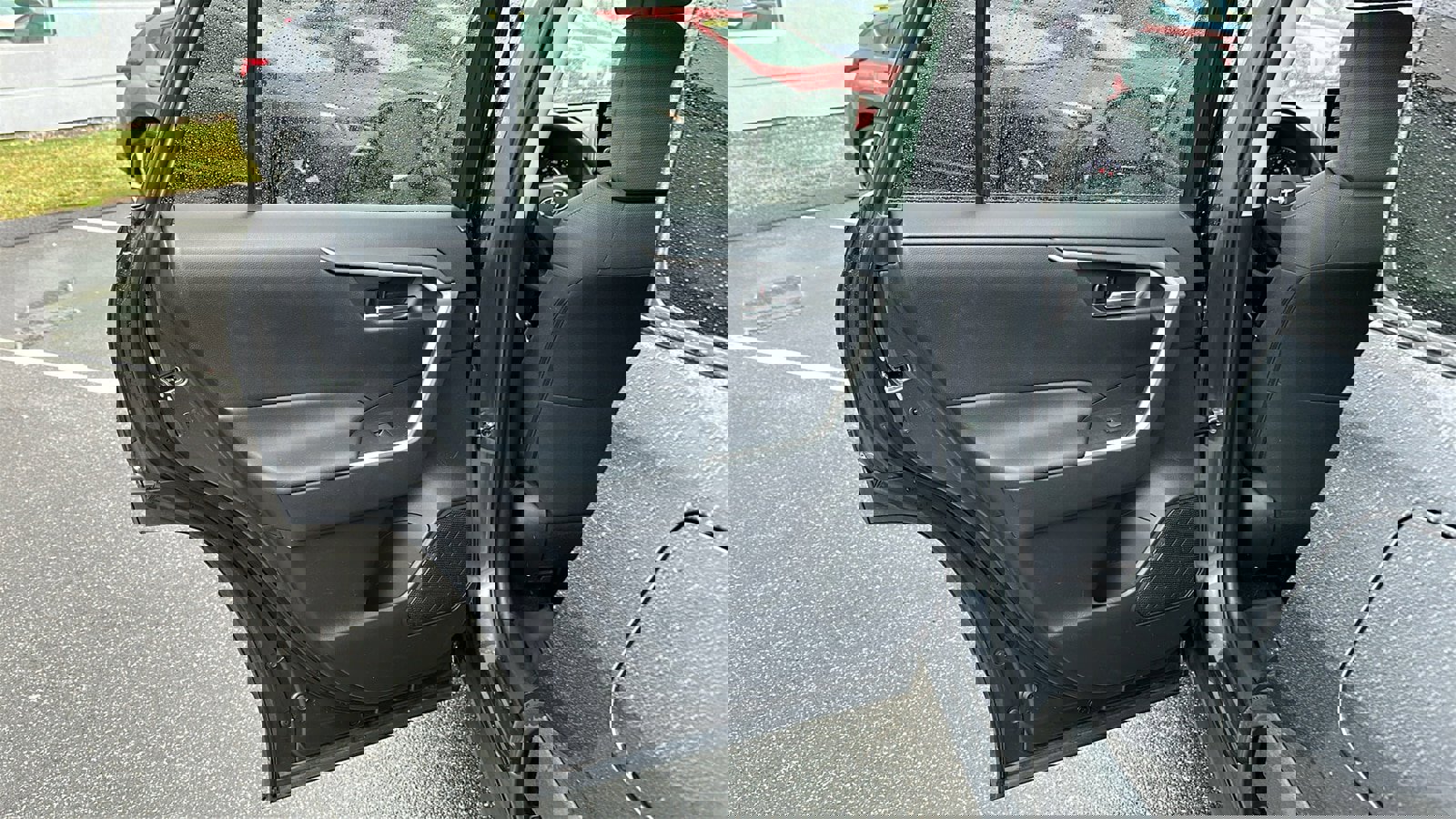 Used 2021 Toyota RAV4 XLE w/ Convenience Package image 21