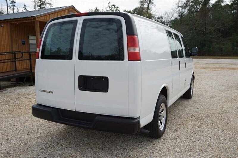 Used 2010 Chevrolet Express 1500 RWD image 11