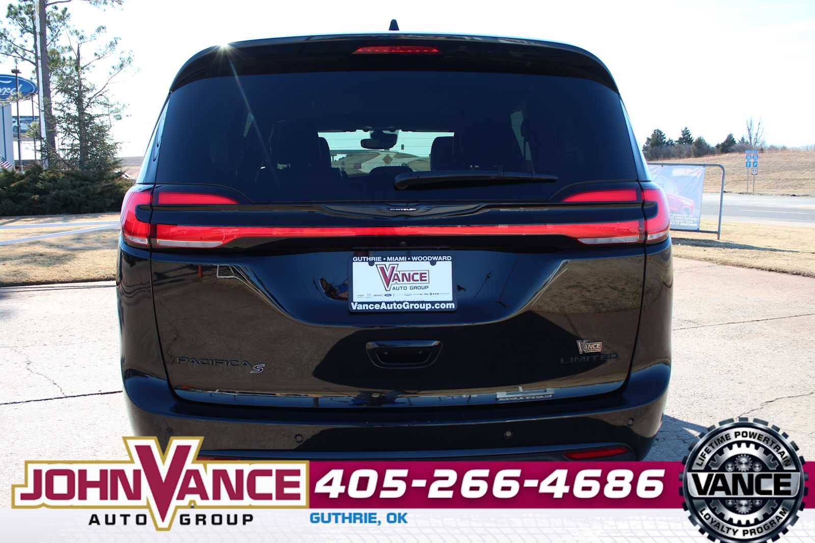 Used 2025 Chrysler Pacifica Limited FWD image 9