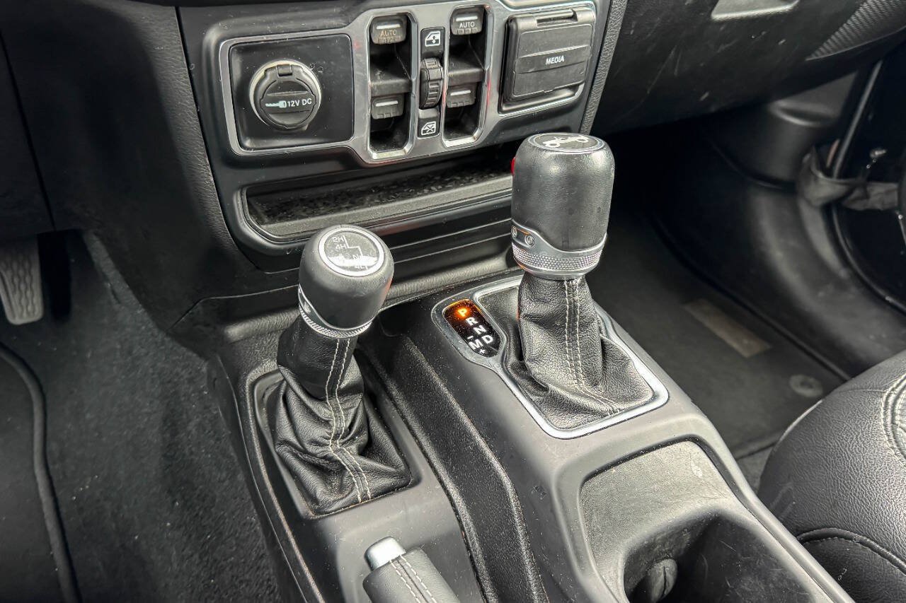 Used 2019 Jeep Wrangler Unlimited Sahara w/ Uconnect 4C Nav & Sound Group AWD/4WD image 28