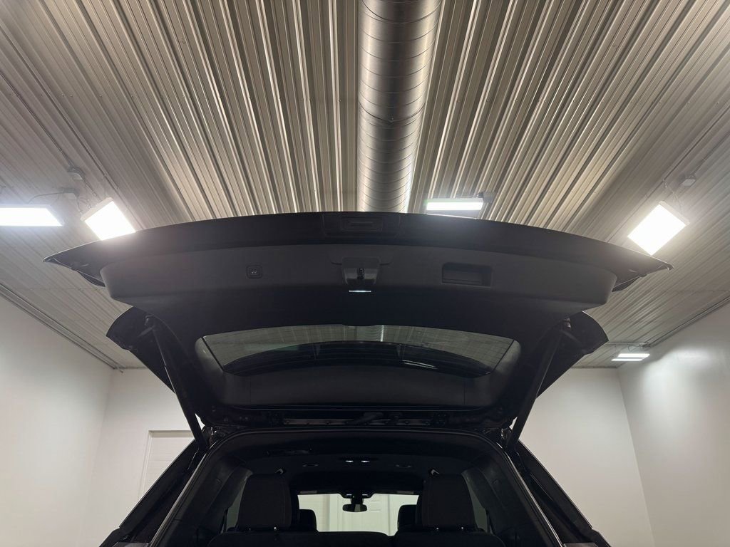 Used 2023 Chevrolet Traverse LT image 79