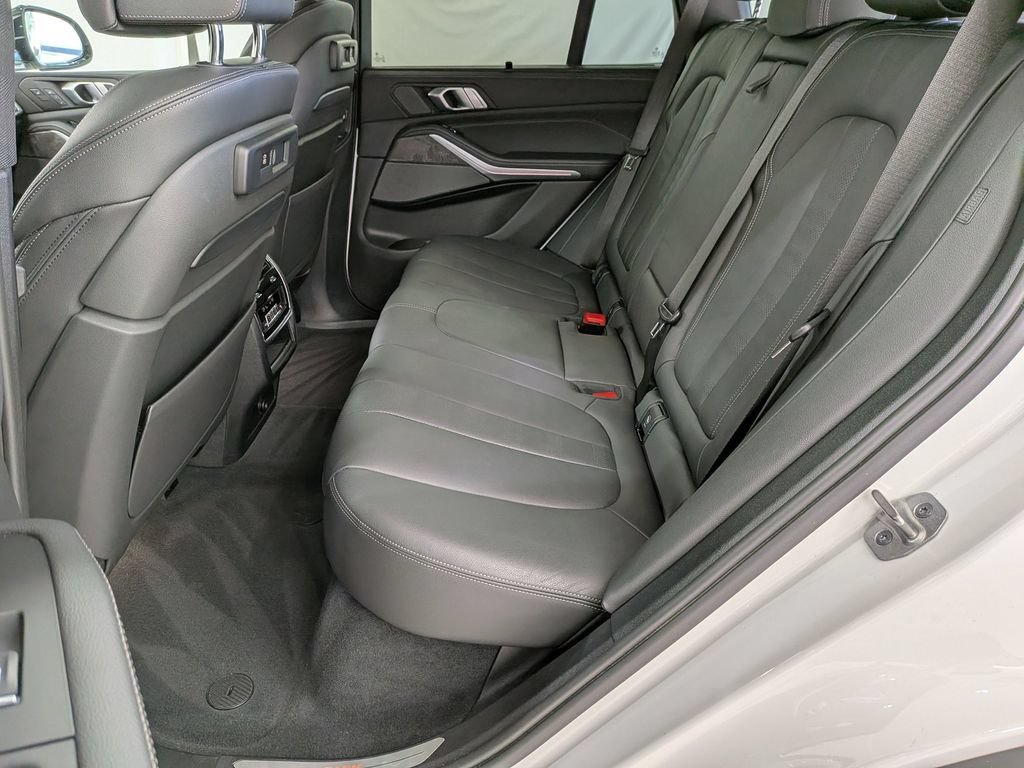 Used 2021 BMW X5 xDrive40i w/ Executive Package AWD/4WD image 28