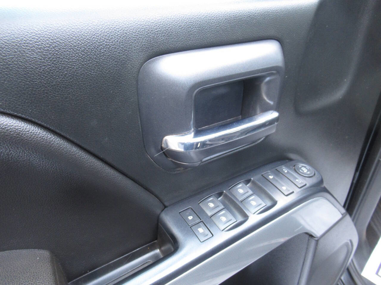 Used 2018 Chevrolet Silverado 2500 LT w/ LT Convenience Package image 19