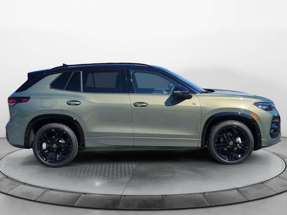 New 2026 Volkswagen Tiguan SE R-Line FWD image 8