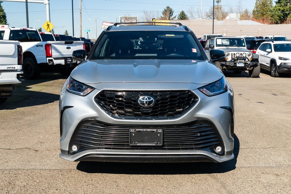 Used 2021 Toyota Highlander XSE image 2