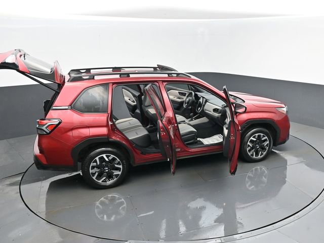 Used 2025 Subaru Forester Premium image 27