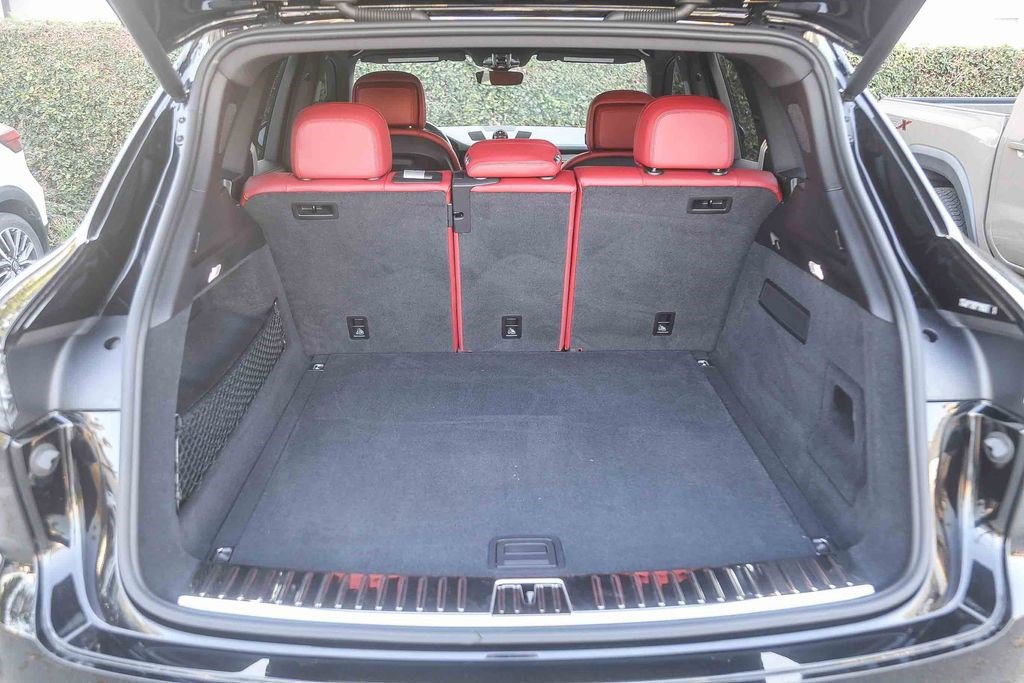 Used 2023 Porsche Cayenne Platinum Edition image 28