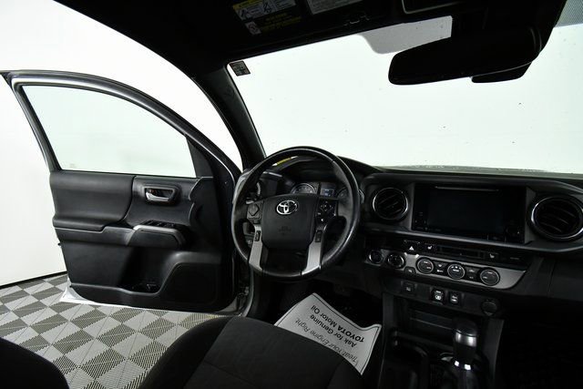 Used 2019 Toyota Tacoma TRD Sport image 19