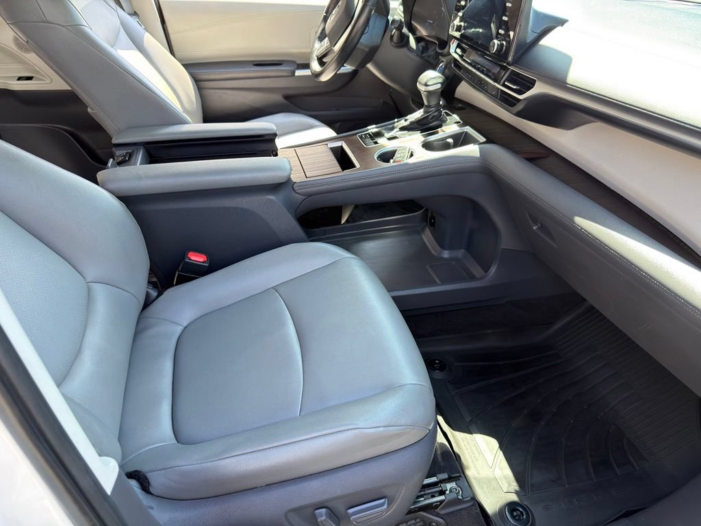 Used 2021 Toyota Sienna XLE FWD image 24