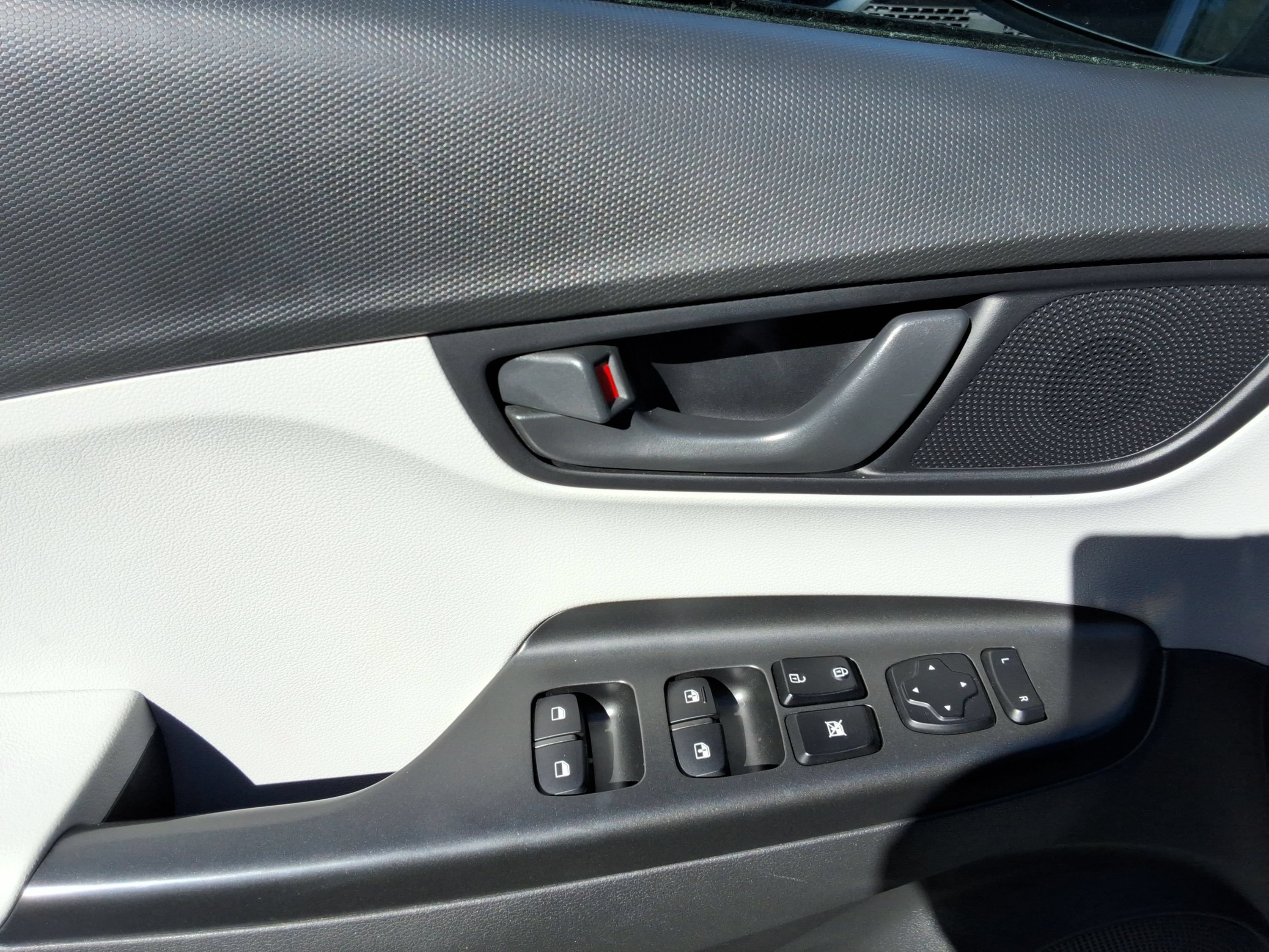 Used 2023 Hyundai Kona SEL AWD/4WD image 34