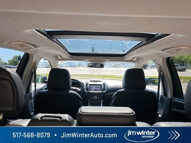 Used 2020 Ford Edge Titanium w/ Equipment Group 301A AWD/4WD image 18