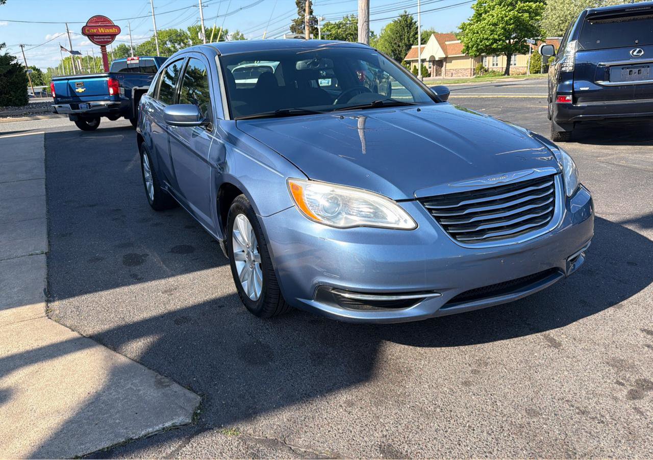 Used 2011 Chrysler 200 Touring FWD image 11