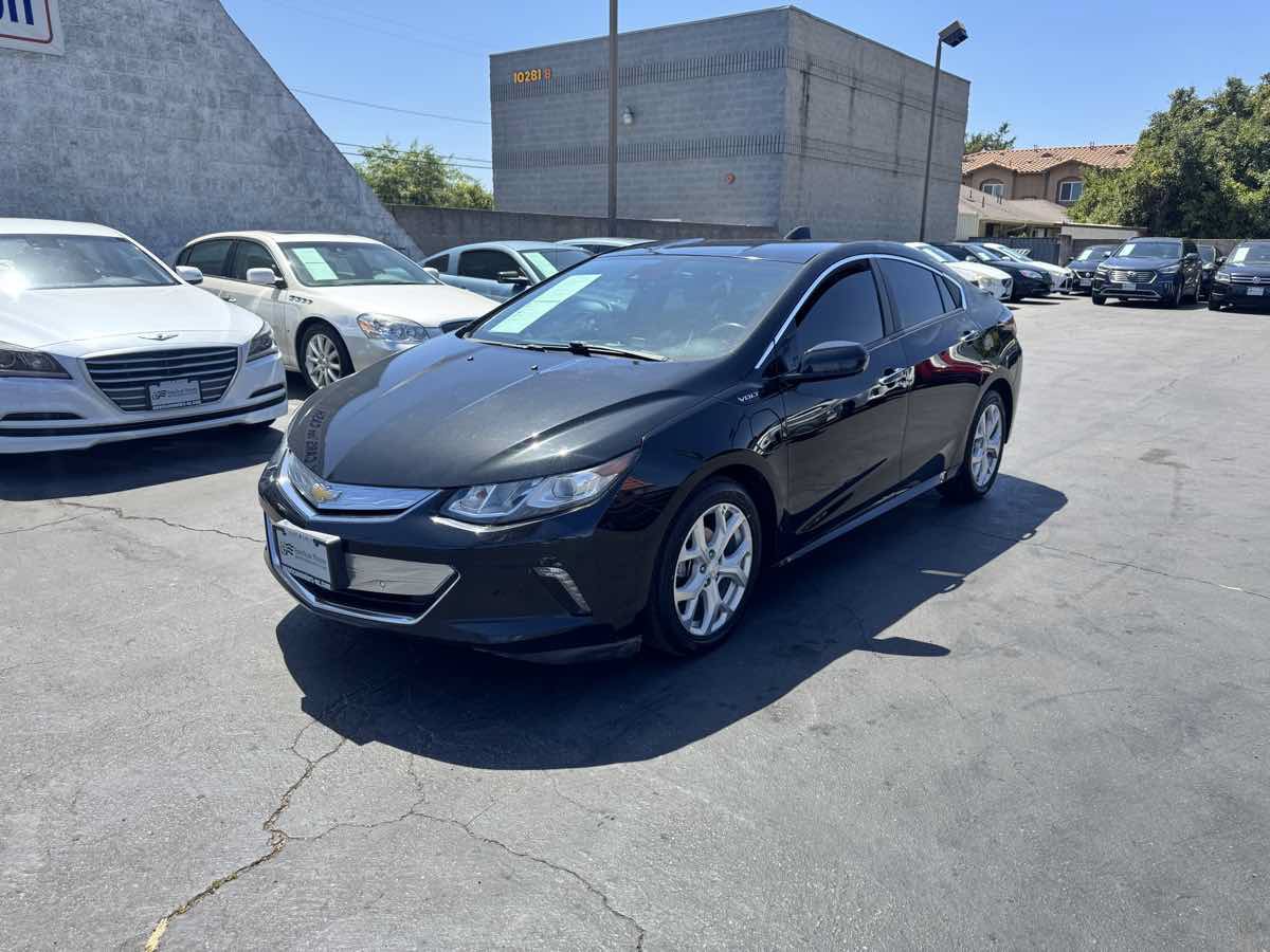 Used 2017 Chevrolet Volt Premier w/ Driver Confidence II Package FWD image 13