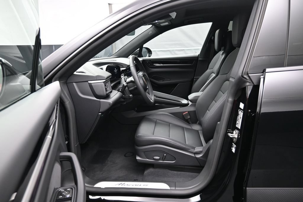 New 2026 Porsche Macan 4 Electric AWD/4WD image 6