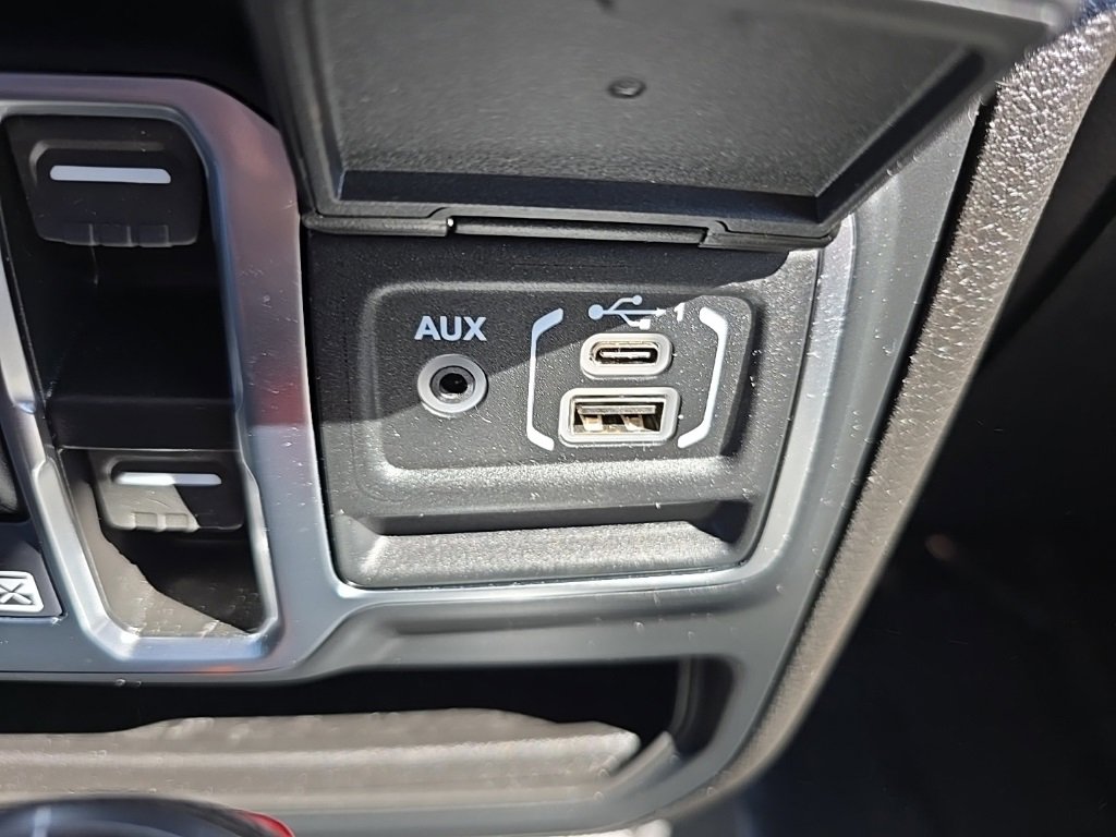 Certified 2024 Jeep Gladiator Sport image 30