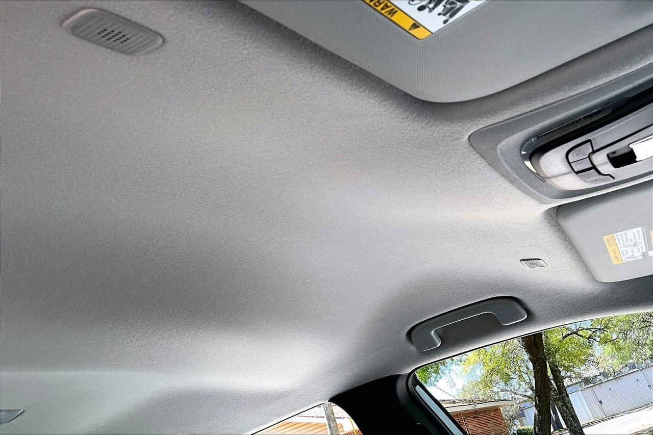 Used 2023 Toyota Corolla Cross L image 26