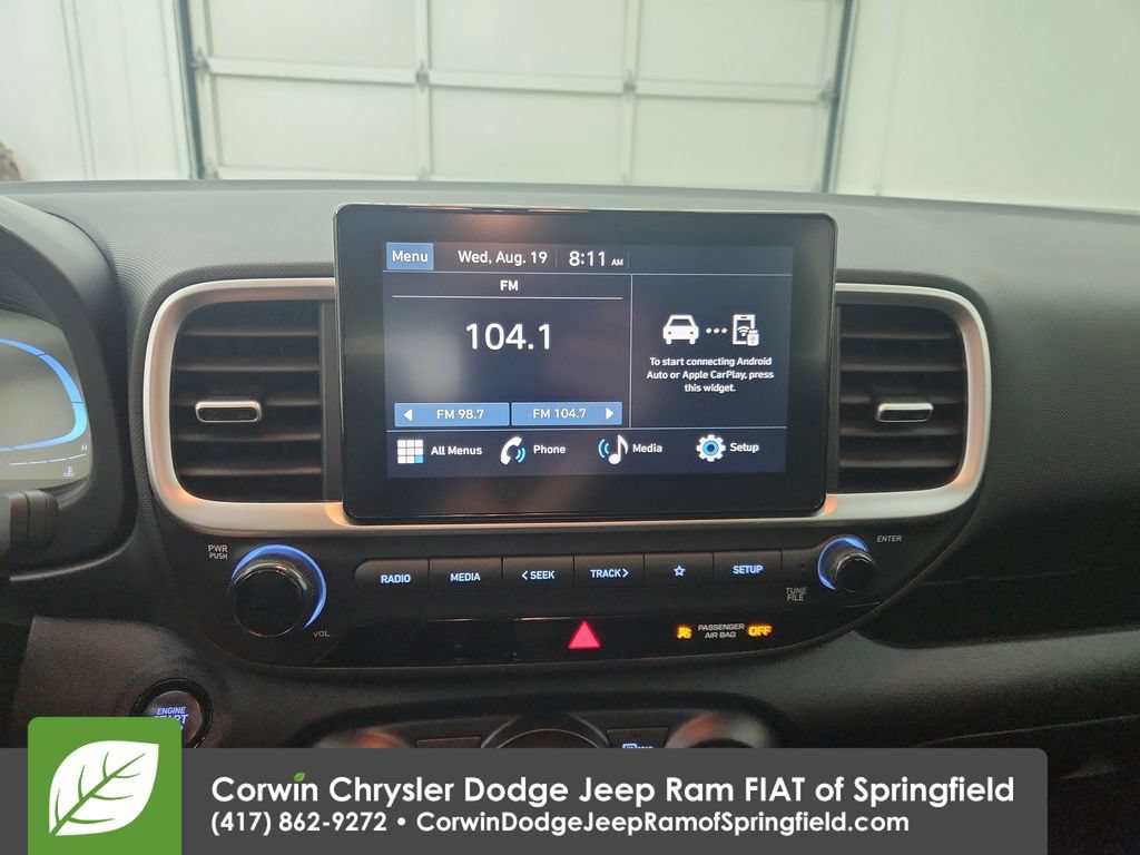 Used 2025 Hyundai Venue SEL FWD image 24